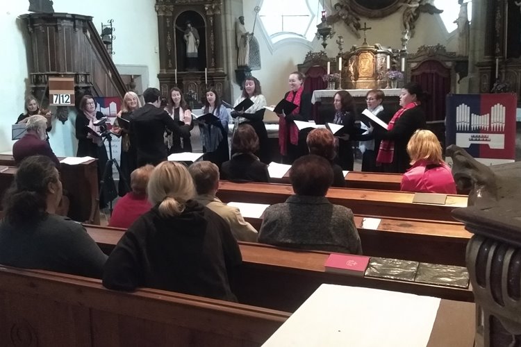 Koncert Jednou nohou ve Francii pod vedením Igora Karpilovského v Cítově