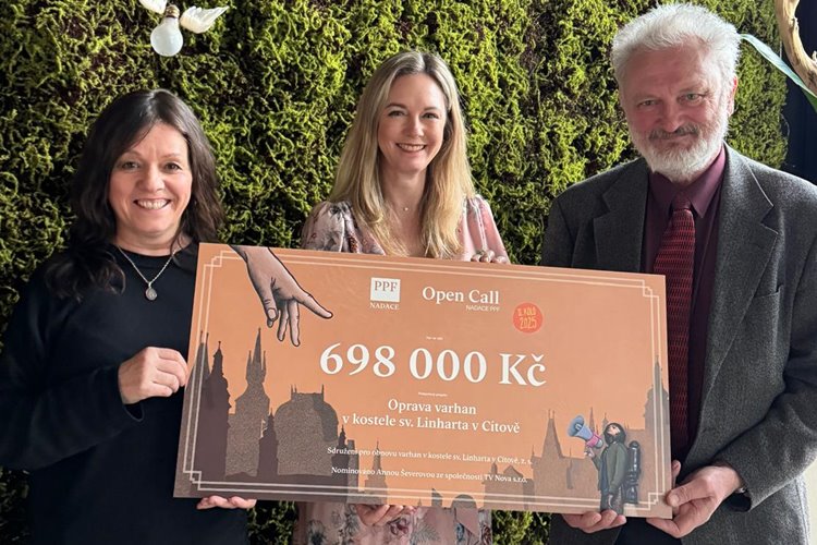 Předávání symbolického šeku od Nadace PPF Předávání symbolického šeku od Nadace PPF